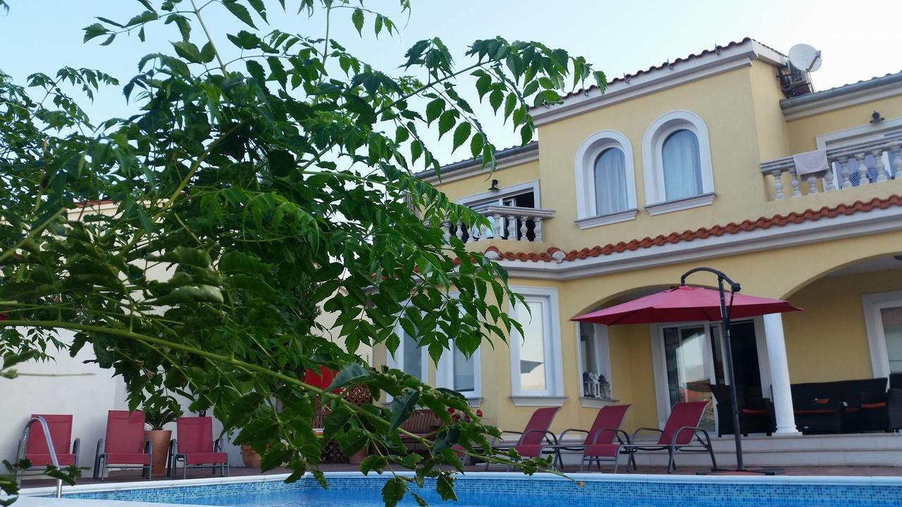 Rosana Apartment